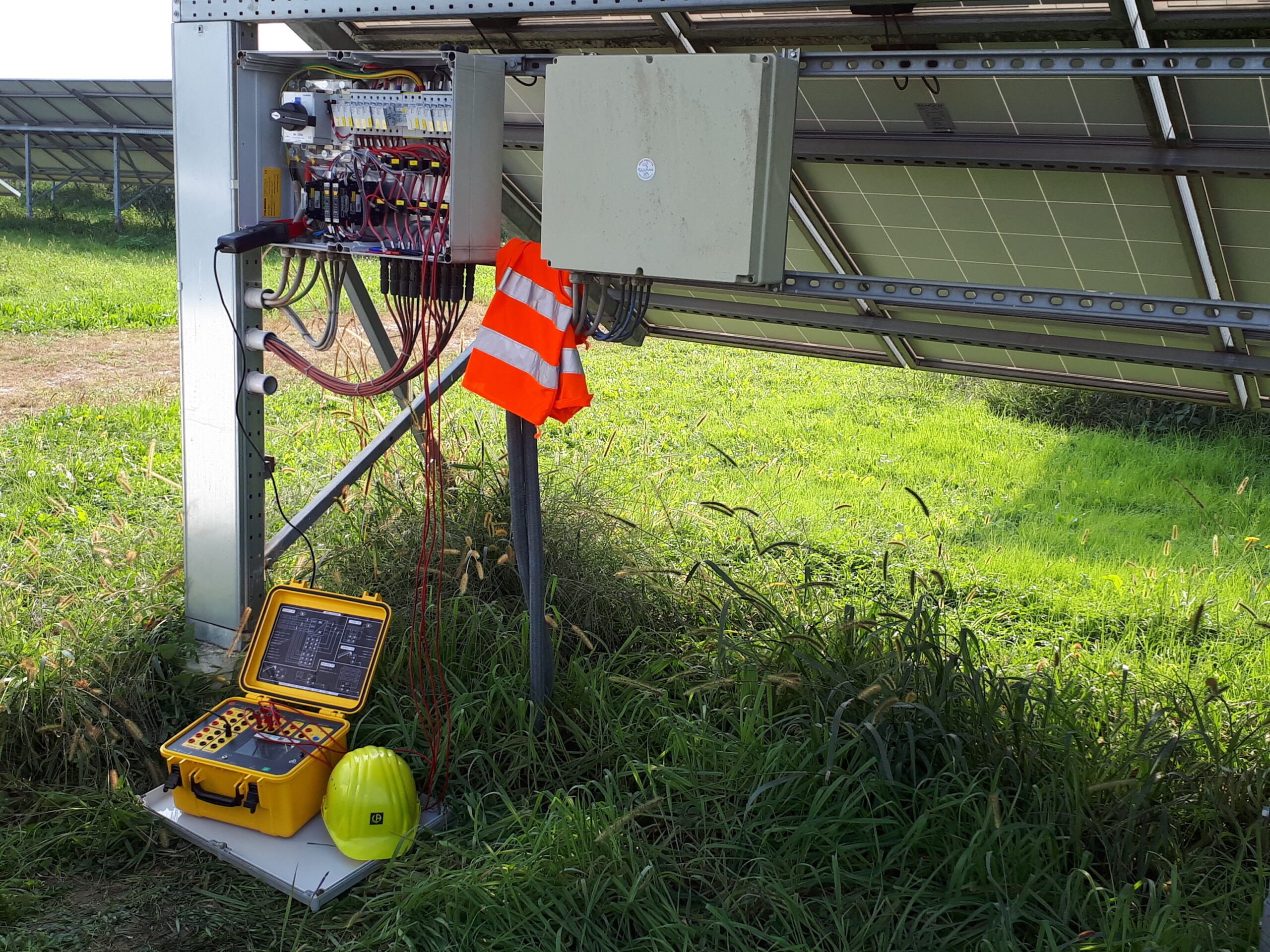 Wielofunkcyjny tester instalacji fotovoltaicznych - FTV500 Wielofunkcyjny tester instalacji fotovoltaicznych - FTV500