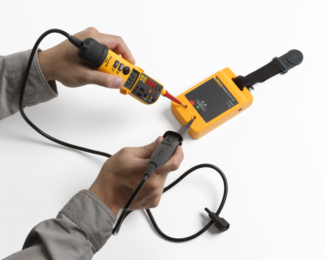 Fluke T150/PRV240 Zestaw tester napięcia i moduł kontrolny Fluke T150/PRV240 Zestaw tester napięcia i moduł kontrolny