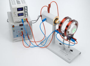 Odchylenie elektronów w osiowym polu magnetycznym