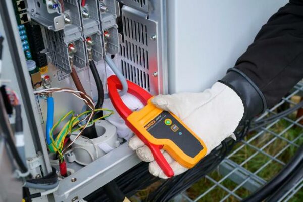 Multimetr cyfrowy Fluke 283 FC/PV Solar i bezprzewodowe cęgi prądowe - obrazek 4
