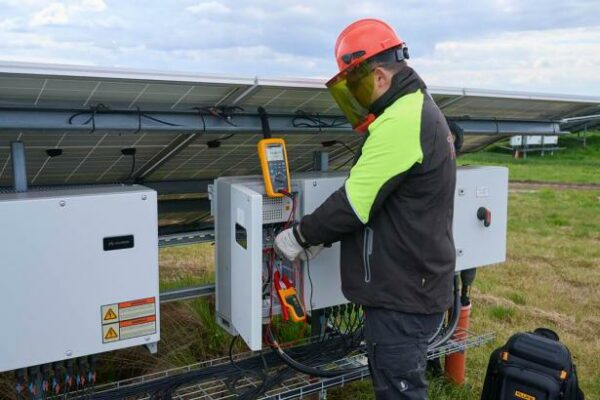 Multimetr cyfrowy Fluke 283 FC/PV Solar i bezprzewodowe cęgi prądowe - obrazek 3