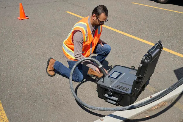 Analizator stacji szybkiego ładowania pojazdów elektrycznych prądem stałym Fluke FEV500 Analizator stacji szybkiego ładowania pojazdów elektrycznych prądem stałym Fluke FEV500