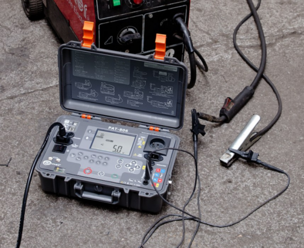 Miernik bezpieczeństwa sprzętu elektrycznego i urządzeń spawalniczych PAT-806 - obrazek 3