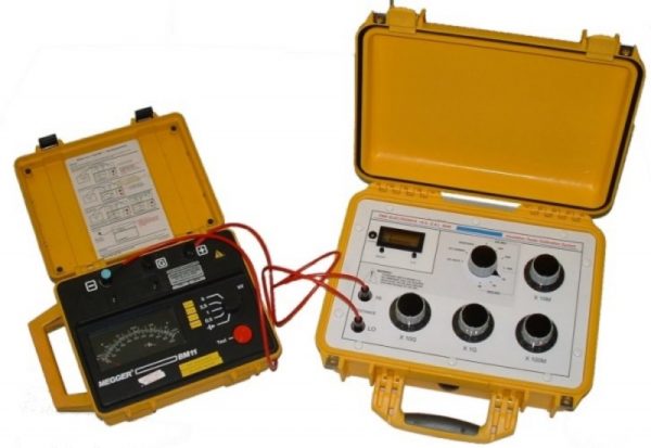 Kalibrator testerów izolacji - Time Electronics 5069 - obrazek 2