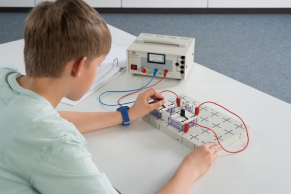 E 2.1.1.1 Elektromagnetyzm i indukcja, system PLUG-IN